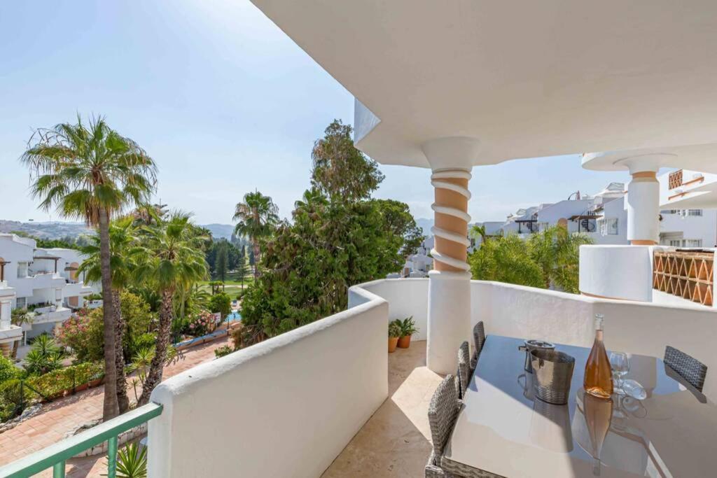 Stylish One Bed Apartment At Matchroom Country Club Fuengirola Kültér fotó