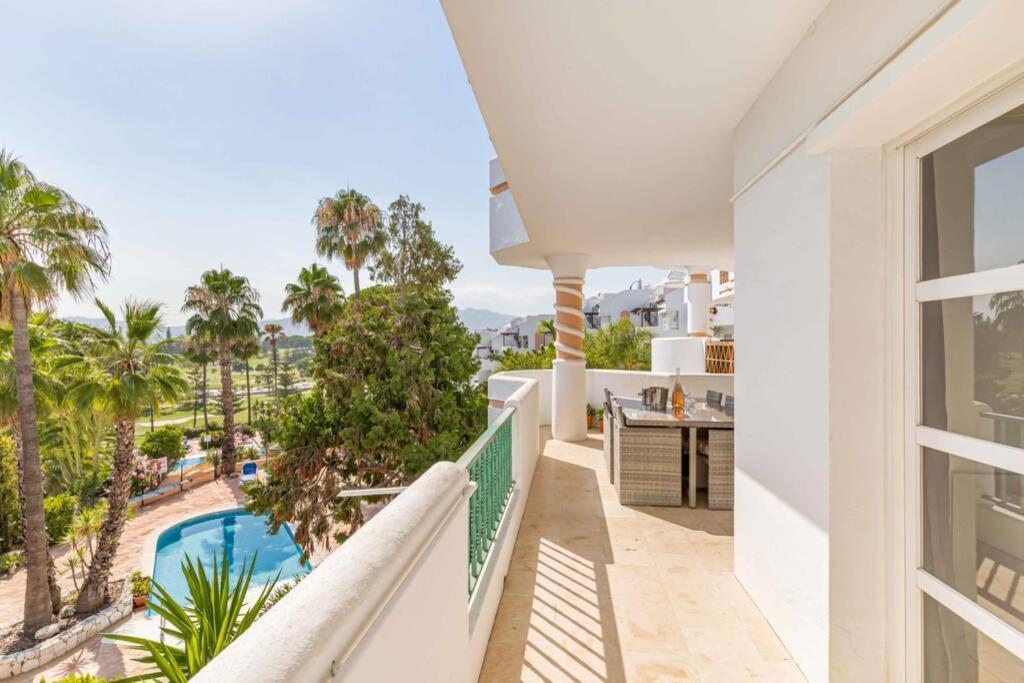 Stylish One Bed Apartment At Matchroom Country Club Fuengirola Kültér fotó