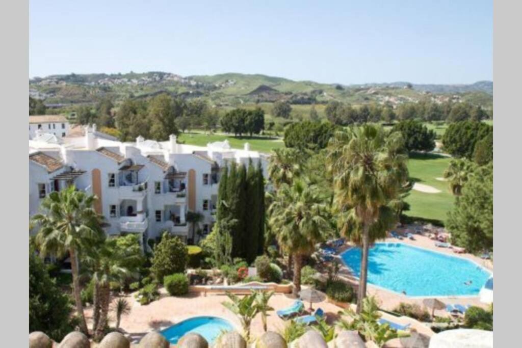 Stylish One Bed Apartment At Matchroom Country Club Fuengirola Kültér fotó