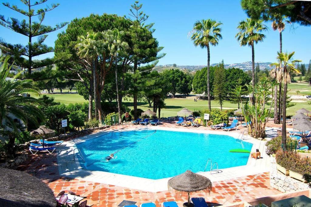 Stylish One Bed Apartment At Matchroom Country Club Fuengirola Kültér fotó