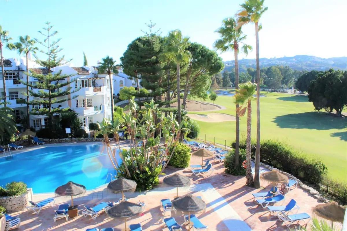 Stylish One Bed Apartment At Matchroom Country Club Fuengirola Kültér fotó